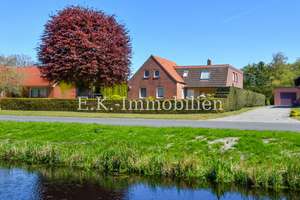Einfamilienhaus mit 2 Wohneinheiten in ruhiger Lage
** Kanallage **