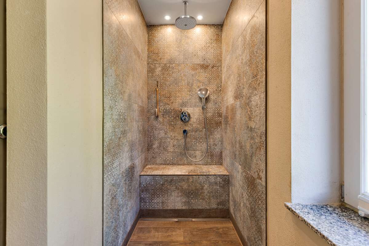 Immobilie in Affing - Exklusive Villa auf einzigartigem Grundstück in Affing - Bild 1