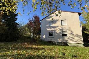 Sanierungsbedürftiges Zweifamilienhaus mit Entwicklungspotenzial in Burgweinting – Die vollständige Adresse der Immobilie erhältst du vom Anbieter., 93055 Burgweinting-Harting, Regensburg – Vorschaubild 4
