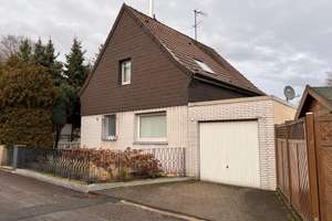 Charmantes Einfamilienhaus (4 Zi.) in Essen-Steele,  Bezugsfrei ab 01.05.2026   Max. 4 Personen – Die vollständige Adresse der Immobilie erhältst du vom Anbieter., 45276 Steele, Essen – Vorschaubild 1
