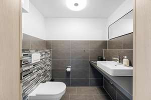 Ruhig gelegene und hochwertige 3-Zimmer- Eigentumswohnung mit Stellplatz in kleiner Wohnanlage – Die vollständige Adresse der Immobilie erhältst du vom Anbieter., 81825 Gartenstadt Trudering, München – Vorschaubild 6