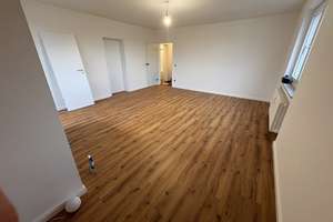 Lichtdurchflutete 2-Zi.-Wohnung (5. OG) mit Loggia & neuer EBK  in Köln-Grengel – Akazienweg 82, 51147 Grengel, Köln – Vorschaubild 3