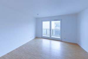 Offene Küche und Terrasse – 2-Zimmer-Wohnung im LUI Spandau – Grünhofer Weg 42, 13581 Spandau (Ortsteil), Berlin – Vorschaubild 3