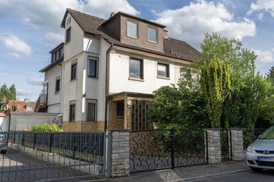 Sanieren & gestalten – Großzügige Doppelhaushälfte in Frankfurt-Zeilsheim