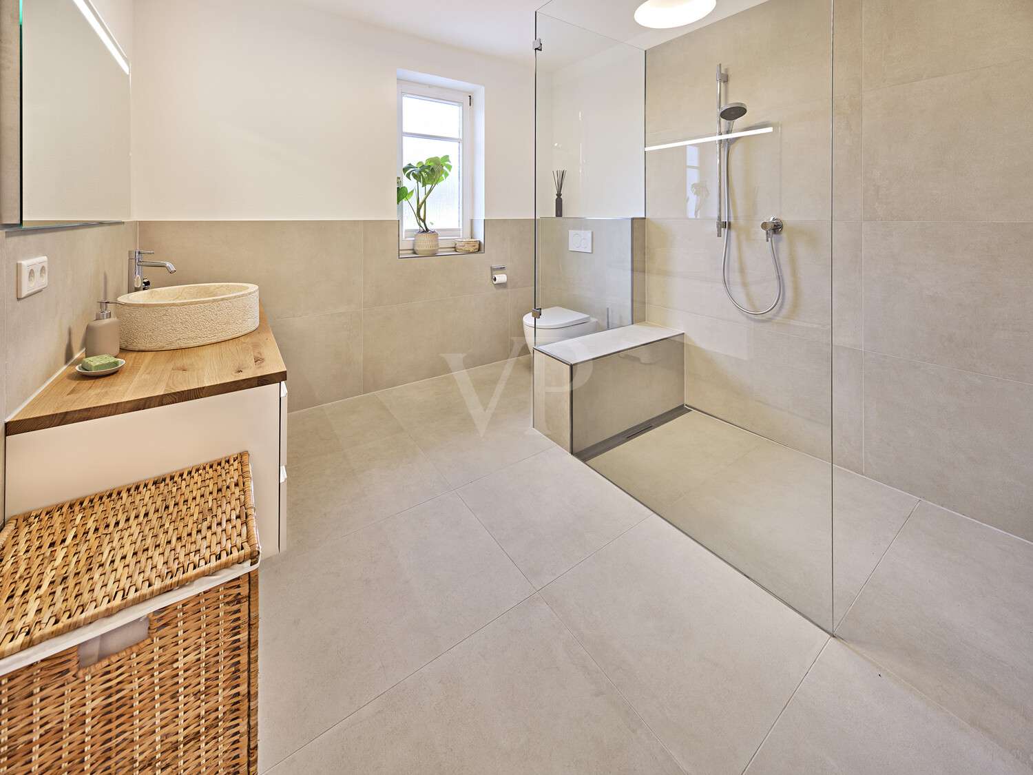 Immobilie in Eggstätt - Exklusive Haus-im-Haus-Wohnung auf drei Etagen mit Bergblick - Bild 3