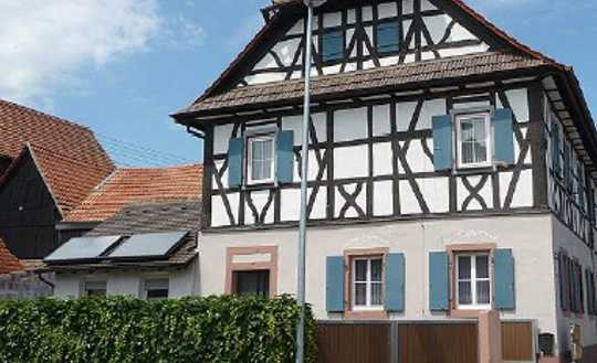 Fachwerkhaus mit schönem Hof, gut nutzbarer Scheune  und viel Entwicklungspotential