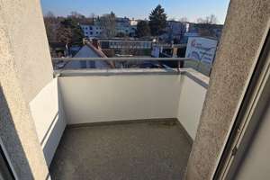 Helle 2-Zimmer-Wohnung mit Balkon im 3. OG in Berlin-Britz – Britzer Damm 200, 12347 Britz, Berlin – Vorschaubild 1