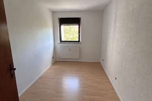 3-Zimmer Wohnung mit Balkon, Einbauküche und Außenstellplatz in Wolkersdorf.