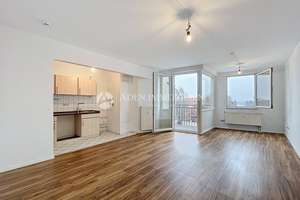 Top geschnitten, 2-Zi., DG-Wohnung mit offener Küche, Balkon und Aufzug!