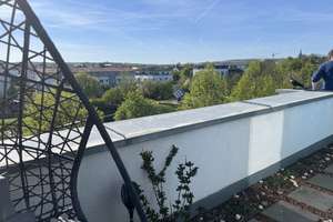 Charmante helle 2,5 Penthouse Wohnung Weitblick, möbliert