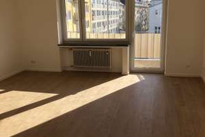 SONNIGE TOLL GESCHNITTENE 2-ZIMMER -WOHNUNG MIT GROßER KÜCHE UND SÜDBALKON