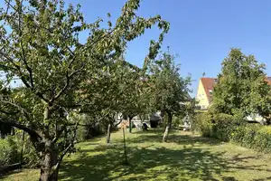 Gut geschn. Doppelhaushälfte mit Potential (Baureserve,GRZ:0,2/GFZ:0,4) in bel. Lage v. Heiligensee! – Silberhammerweg 4a, 13503 Berlin – Vorschaubild 1