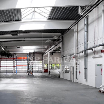 Hallen- und Bürofläche in Kirchheim