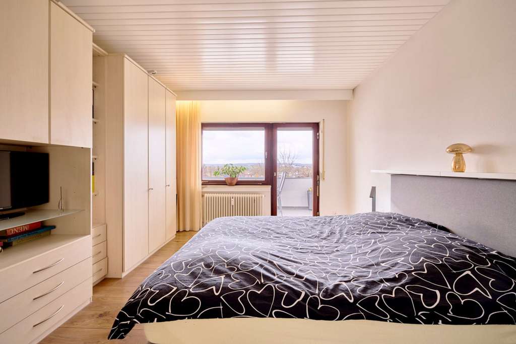 Immobilie in Gomaringen - Attraktive 3,5-Zimmer Wohnung mit Balkon, Pool und Sauna in Gomaringen. - Bild 3