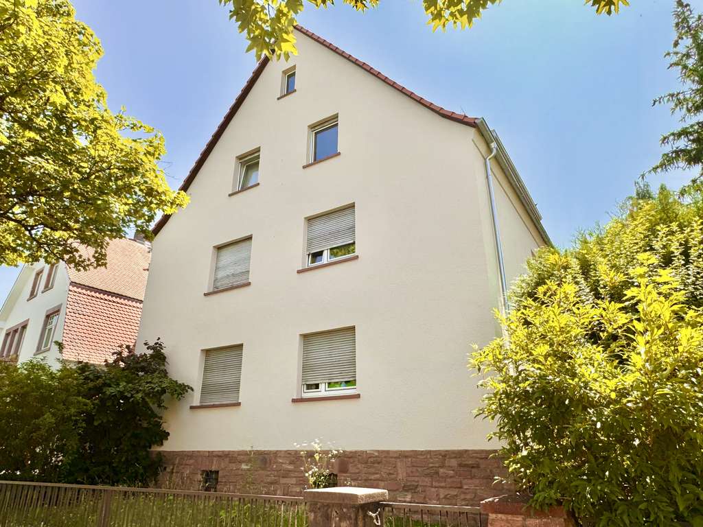 Immobilie in Hanau - Hanau-Rosenau: 5-Zimmer Wohnung in beliebter Lage und charmantem Dreifamilienhaus - Bild 0