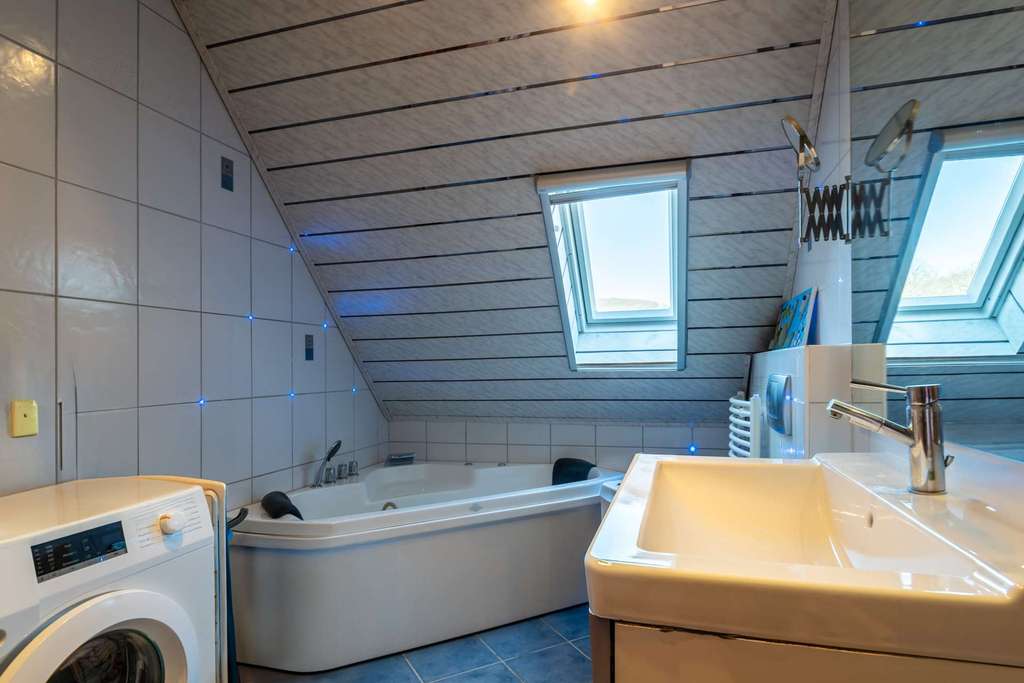 Immobilie in Schleiden - Eigentumswohnung mit Balkon & Garage - BJ 1995 - 3 Schlafzimmer & 2 Badezimmer - Bild 2