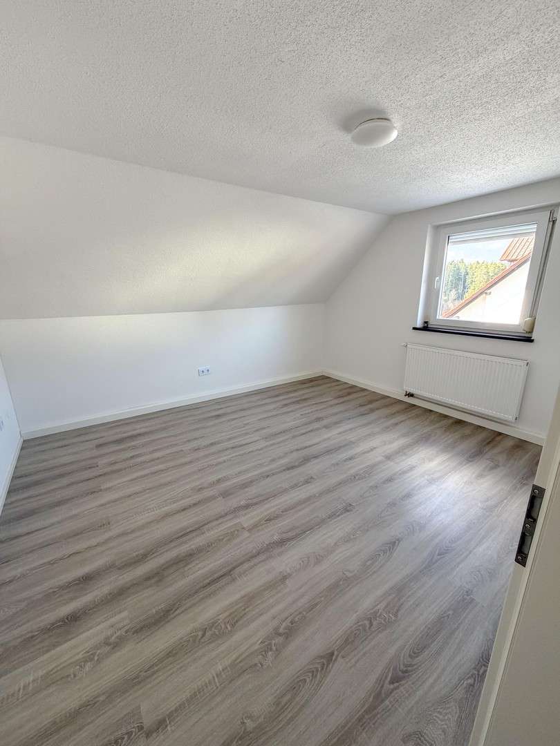 Immobilie in Beratzhausen - *Frisch Saniert & Provisionsfrei* Wunderschönes Einfamilienhaus mit malerischer Aussicht & 3 Gärten - Bild 5