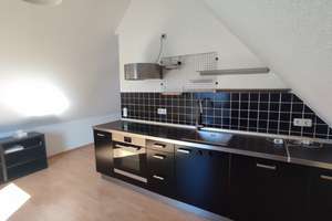 Gemütliche 2,5-Zimmer-Dachgeschosswohnung mit Stellplatz in begehrter Lage von Pfersee-Nord – Leonhard-Hausmann-Str. 45, 86157 Pfersee-Nord, Augsburg – Vorschaubild 4