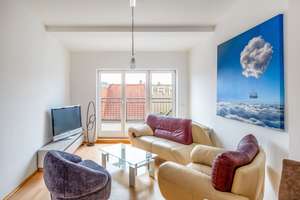 Befristet: Möblierte Dachgeschosswohnung mit Terrasse im Travekiez – Die vollständige Adresse der Immobilie erhältst du vom Anbieter., 10247 Friedrichshain, Berlin – Vorschaubild 1