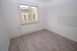 4-Zimmer-Wohnung mit BALKON, Bad mit Badewanne – Schweriner Straße 4, 39104 Altstadt, Magdeburg – Vorschaubild 4