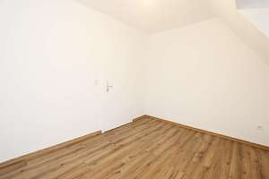 Charmante 3-Zimmer-Dachgeschosswohnung in Kassel-Harleshausen – Zum Feldlager 2, 34128 Harleshausen, Kassel – Vorschaubild 13