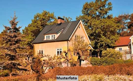 Einfamilienhaus mit Einlieger, Doppelgarage und Carport