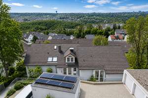 Stilvolles Split-Level-Wohnen: Terrasse, Garten und herrliche Aussicht über Stuttgart
