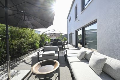 Attraktives Architektenhaus 176 m² mit angrenzender modernen Gewerbehalle 187 m² NF (auf 1140 m² GF)