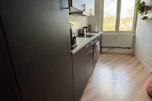 Neuwertig ! Gut geschnittene 2­ Zimmer ­ Wohnung mit Stellplatz im Hof ! – Am Schloßpark 102, 65203 Wiesbaden – Vorschaubild 4