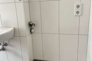 *** Schöne 2-Zimmer-Wohnung mit Laminat, modernem Wannenbad und Balkon in guter Lage!!! *** – Albrechtstraße 48, 9130 Sonnenberg, Chemnitz – Vorschaubild 2