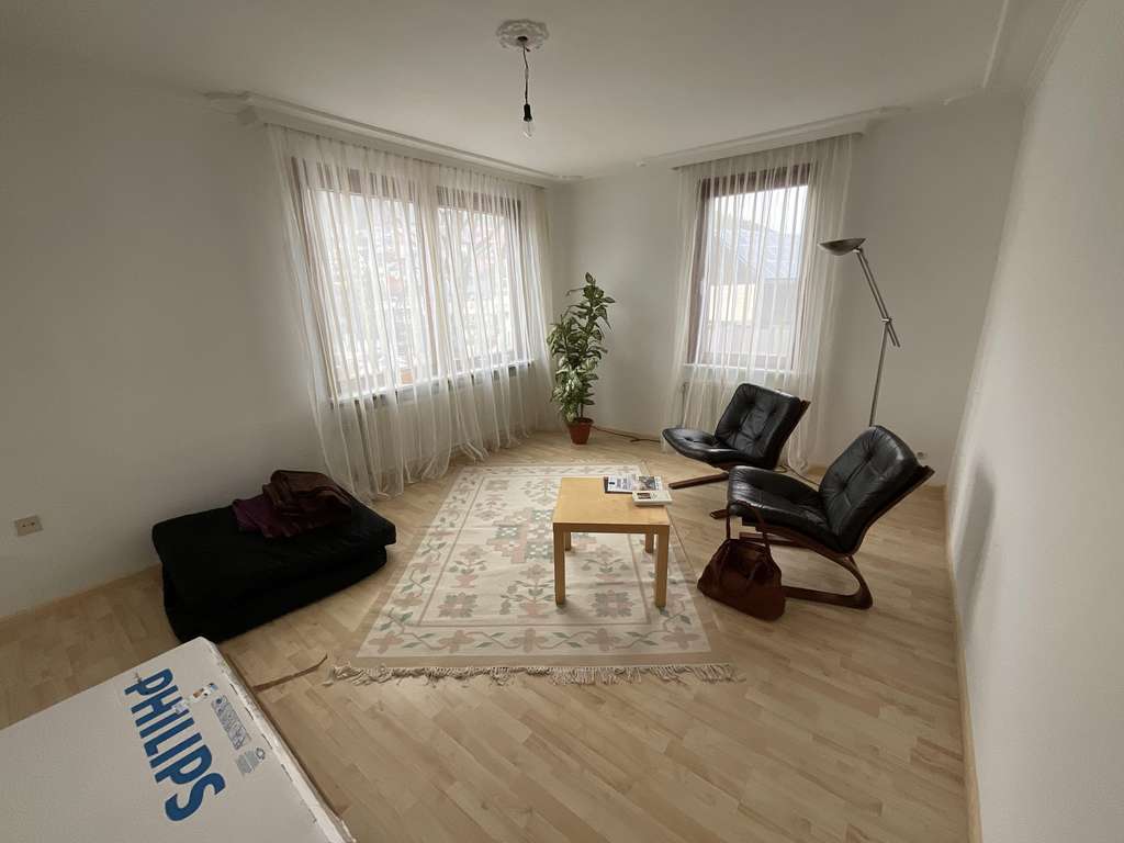 Immobilie in Schonach im Schwarzwald - Zentral wohnen mit vielseitigen Möglichkeiten – Gepflegtes Mehrfamilienhaus mit Garten und Stellplät - Bild 4