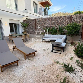 Herrschaftliches Neubau-Erdgeschoss mit großzügiger privater Terrasse