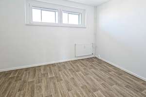 Geräumige Familienwohnung mit Balkon – direkt bezugsfrei – Richard-Paulick-Straße 12, 6124 Südliche Neustadt, Halle (Saale) – Vorschaubild 2