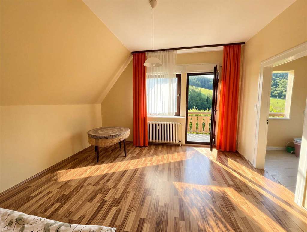 Immobilie in Bad Peterstal-Griesbach - sonniges Wohnhaus für 2 Familien mit Terrasse, Balkon und Fernblick in bevorzugter Schwarzwaldlage - Bild 4