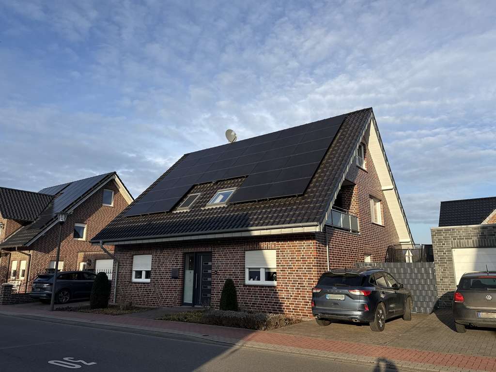Immobilie in Stadtlohn - Exklusives Zweifamilienhaus mit Gartenidylle, Loggia & moderner Haustechnik - Bild 2