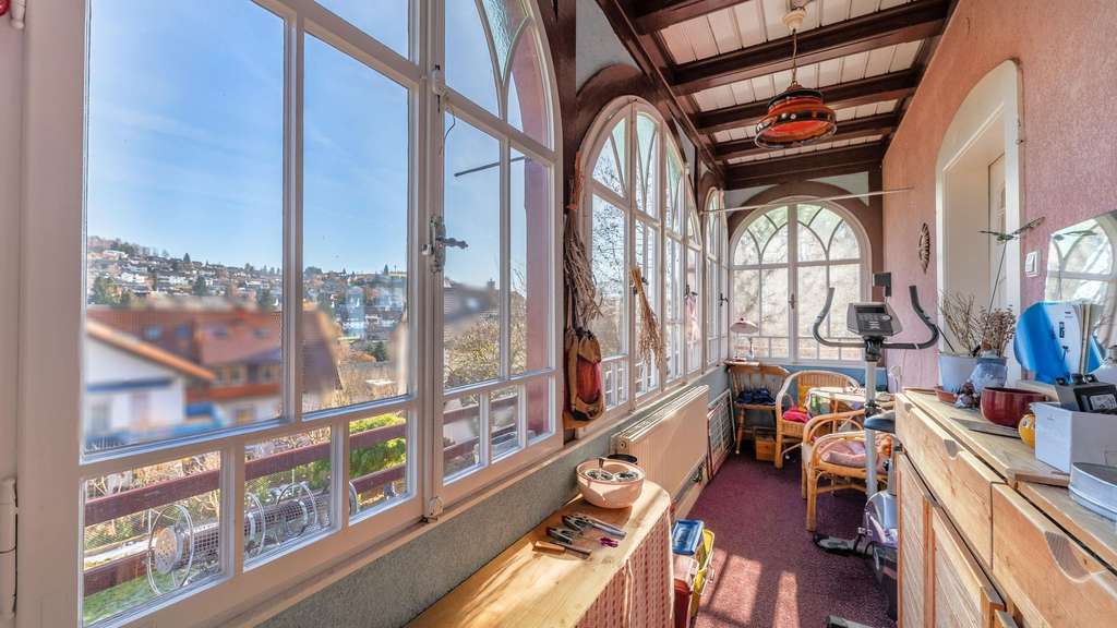 Immobilie in Titisee-Neustadt - Herrschaftliches Dreifamilienhaus mit Villencharakter - reprästentativ, flexibel, werthaltig.  - Bild 3