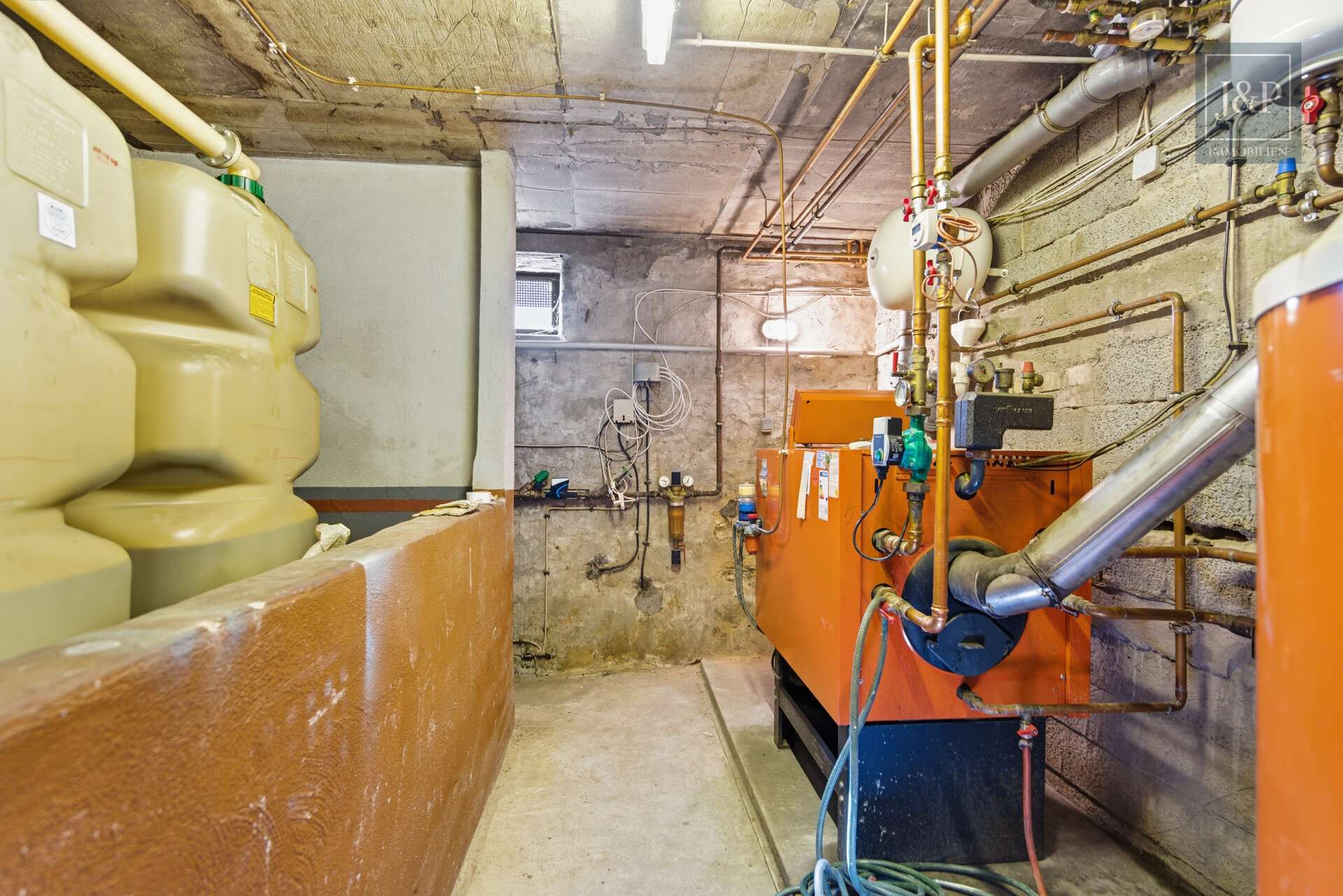 Immobilie in Bruchköbel - Zentral & vielseitig: Großes Fachwerkhaus mit Einliegerwohnung und Nebengebäuden! - Bild 9