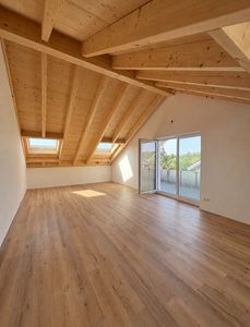 stilvolle 3,5-Zimmer-Wohnung in Buxheim mit Küche und großem Balkon