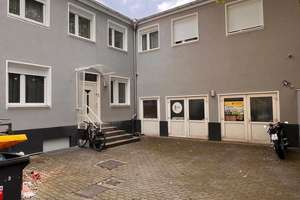 Hinterhof -  Wohn- und Geschäftshaus in Nürnberg – Viel Platz  Vielseitige Nutzungsmöglichkeiten! – Die vollständige Adresse der Immobilie erhältst du vom Anbieter., 90443 Steinbühl, Nürnberg – Vorschaubild 2