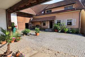 Rarität! Ehemaliger Bauernhof im Markgräflerland!
Traumhafter Innenhof/ Scheune/ Winzerkeller usw – Die vollständige Adresse der Immobilie erhältst du vom Anbieter., 79379 Müllheim – Vorschaubild 2