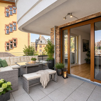 Elegante Drei-Zimmer-Wohnung mit großer Terrasse und Stellplatz