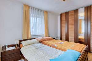 ***Großzügiges Mehrfamilienhaus mit 3 Wohneinheiten, PV- Anlage, Garagen & Werkstatt*** – 94431 Pilsting – Vorschaubild 14