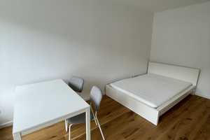 Hochwertig sanierte und vollständig möblierte 1-Zimmer-Wohnung mit Balkon in ruhiger Lage – München – Vorschaubild 5