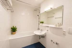 AIGNER - Ruhelage: 3-Zimmer-Wohnung mit 2 Balkonen und idealem Grundriss – Die vollständige Adresse der Immobilie erhältst du vom Anbieter., 80997 Allach, München – Vorschaubild 5