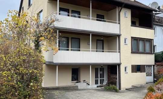 3 Wohneinheiten und eine Gewerbeeinheit! MFH mit Potenzial in zentraler Lage