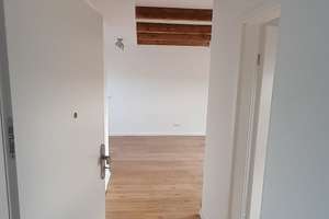 Attraktive, lichtdurchflutete, frisch renovierte 2,5 Dachgeschosswohnung mit Einbauküche  – Bellenstraße 46, 68163 Lindenhof, Mannheim – Vorschaubild 2