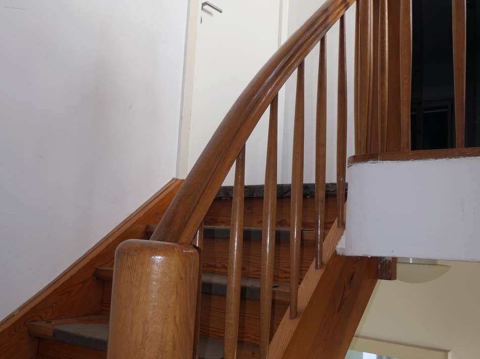 Holztreppe ins OG