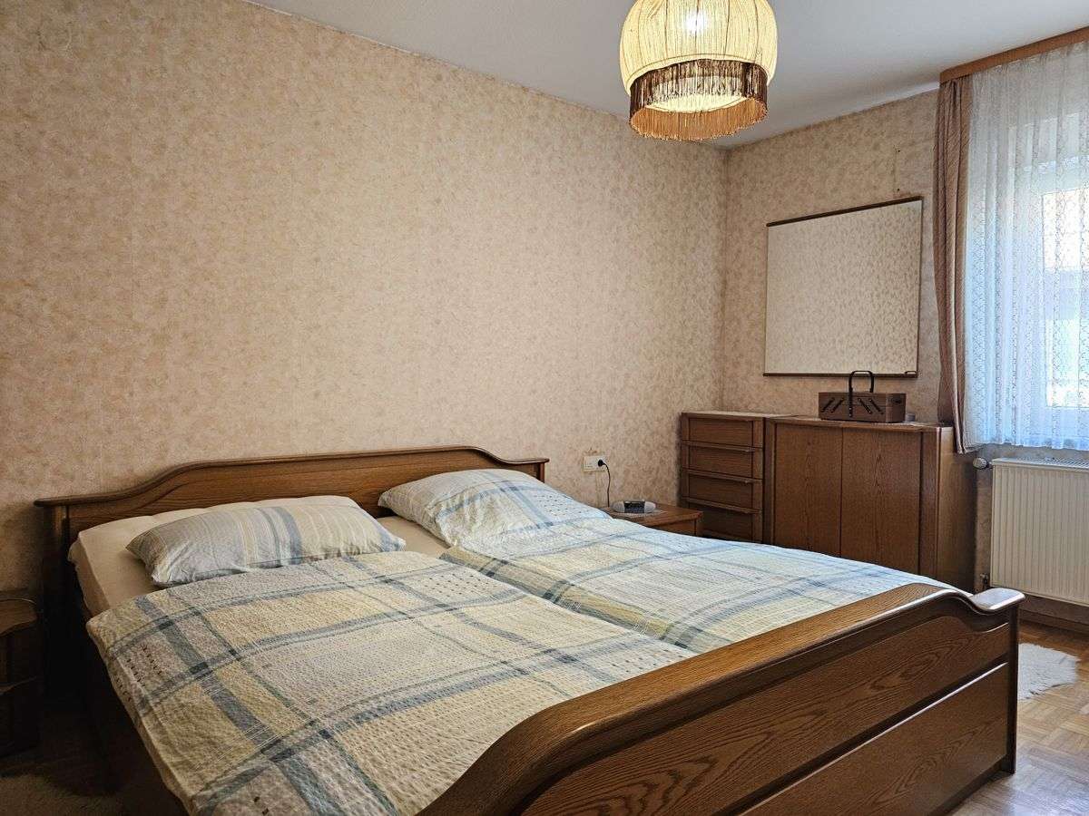 Immobilie in Birkenfeld - **Birkenfeld-Gräfenhausen**2-FH mit Scheune, großer Einfahrt, imposanter Außenanlage und Garten** - Bild 12