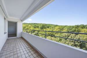Penthouse-Feeling: Schöne 4-Zimmer-Wohnung mit Blick in den Wald – Die vollständige Adresse der Immobilie erhältst du vom Anbieter., 70469 Hohe Warte, Stuttgart – Vorschaubild 3