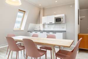 Nahe Rosa-Luxemburg-Platz: 2,5 Zimmer DG-Wohnung im 4. OG, West-Terrasse, Einbauküche, Wannenbad – Schönhauser Allee 186, 10119 Prenzlauer Berg, Berlin – Vorschaubild 14
